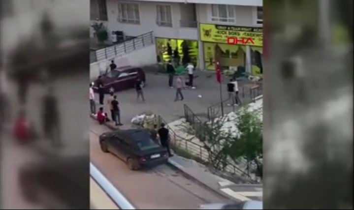 kiz-ogrencisinitacizle-suclanan-taekwondo-hocasi-darbedildi-o-anlar-kamerada-yenicag9.jpg