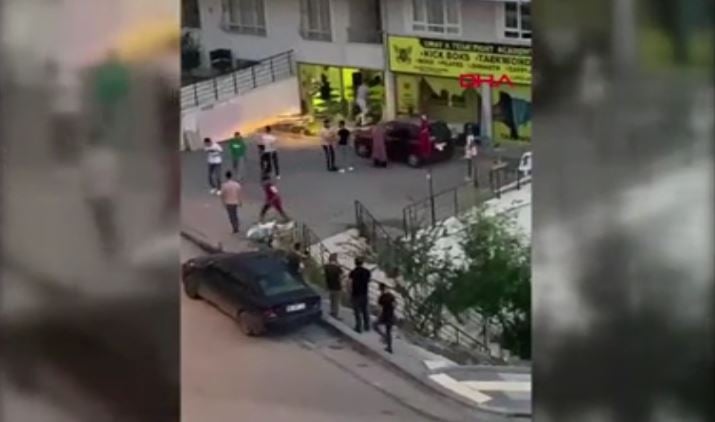 kiz-ogrencisinitacizle-suclanan-taekwondo-hocasi-darbedildi-o-anlar-kamerada-yenicag4.jpg
