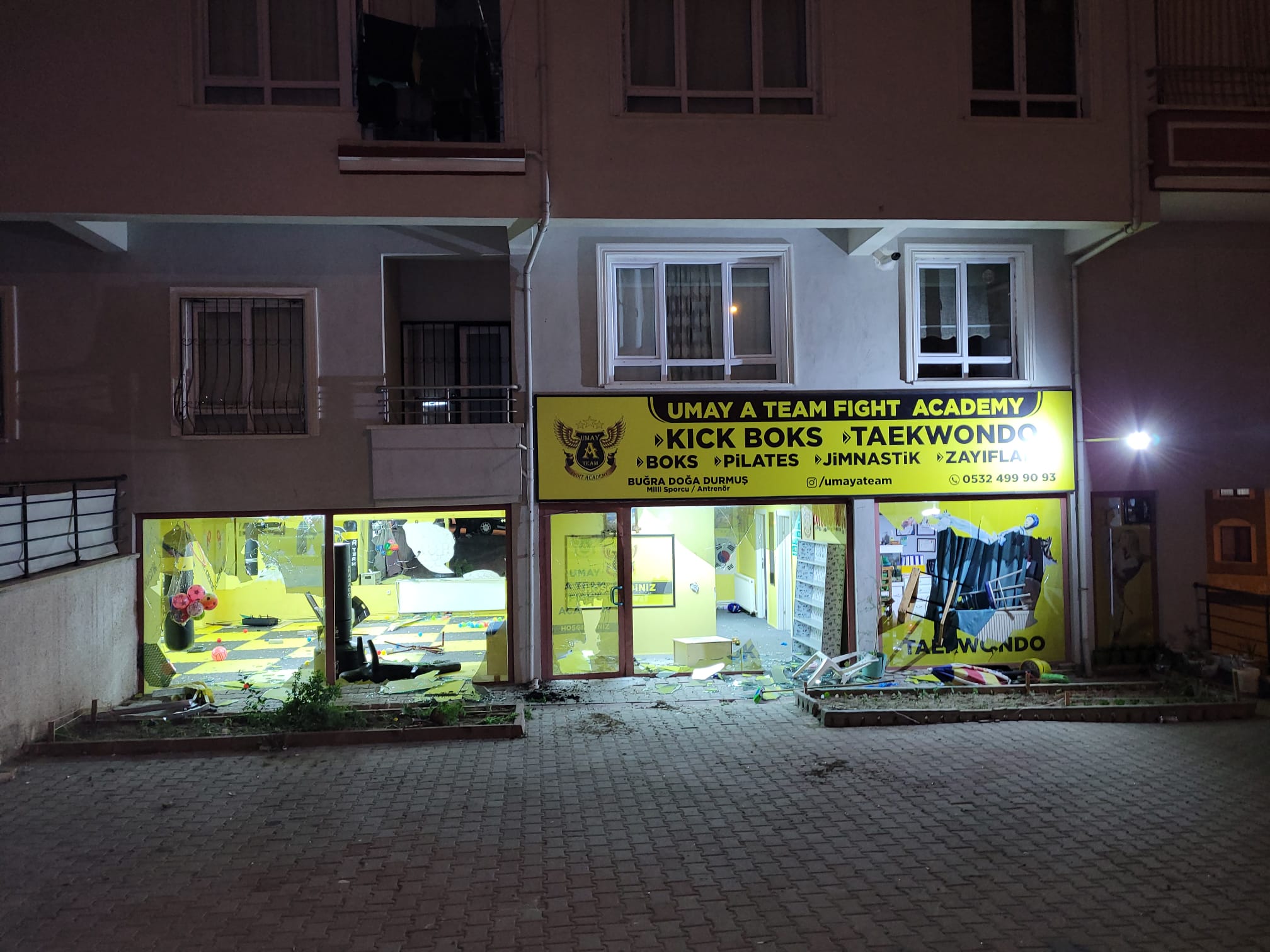 kiz-ogrencisinitacizle-suclanan-taekwondo-hocasi-darbedildi-o-anlar-kamerada-yenicag.jpg
